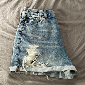 American Eagle Mom jean shorts size 8 waist 29